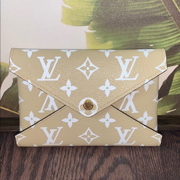 Louis Vuitton Handbags - *SOLD* Louis Vuitton Medium Kirigami